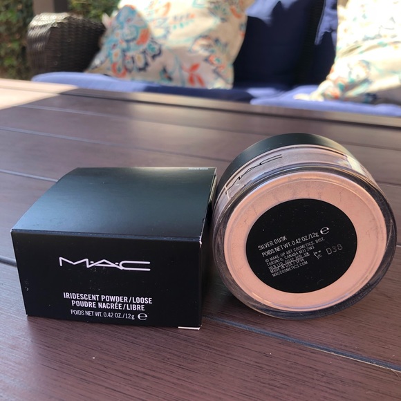 MAC Iridescent Powder in Silver Dusk Shade - Picture 2 of 5